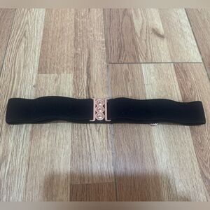 Elegant Black Equestrian Un Belt with Rose Gold Accents